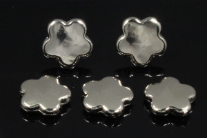 14mm Silver Plated Plastic Flower Beads About 30 pcs. [y517b]