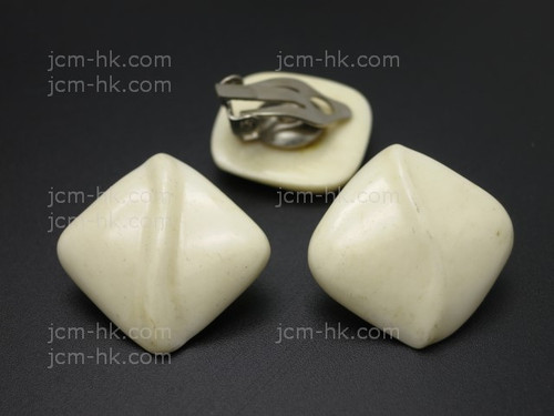 25x25mm Buffalo Bone Carved Earring. [z5122]