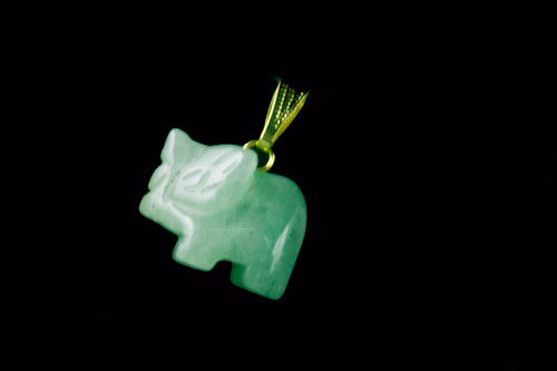 22mm (12mm Thick) Green Aventurine Elephant Pendant [y504a]