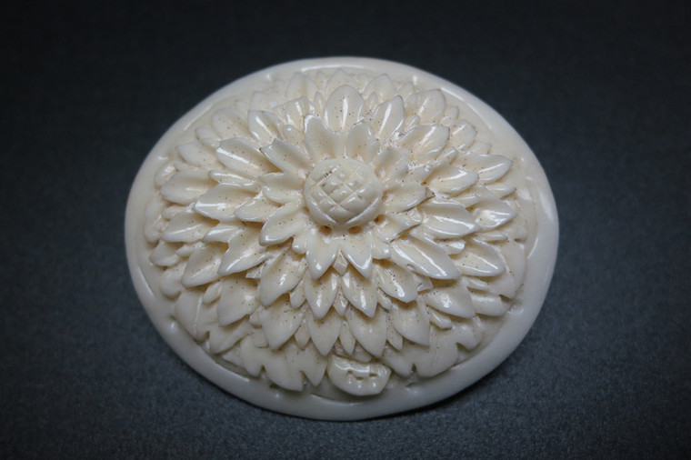 36x32mm Buffalo Bone Fine Carved Flower Brooch [z5378]
