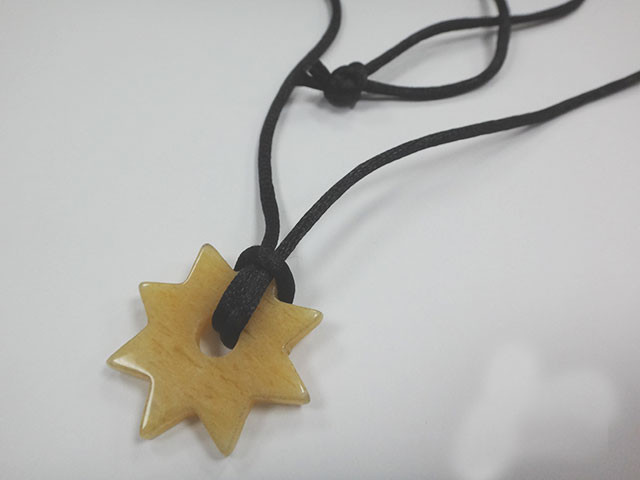 30mm Yellow Jade Star Donut Pendant With Silk Chain [e2027]