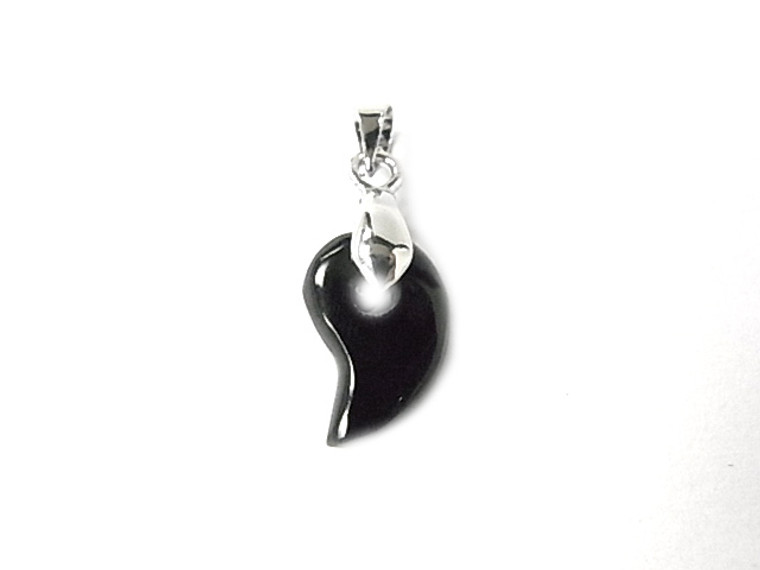 18mm Black Agate Magatama Fortune Pendant [y109f]