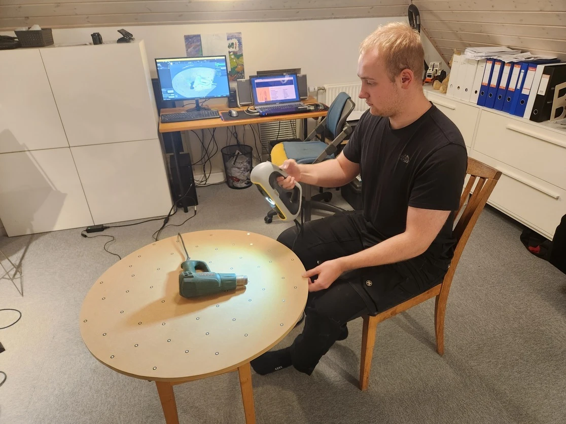 Technician digitalizing a tool, capturing its exact shape and dimensions for seamless integration into a custom van storage system.