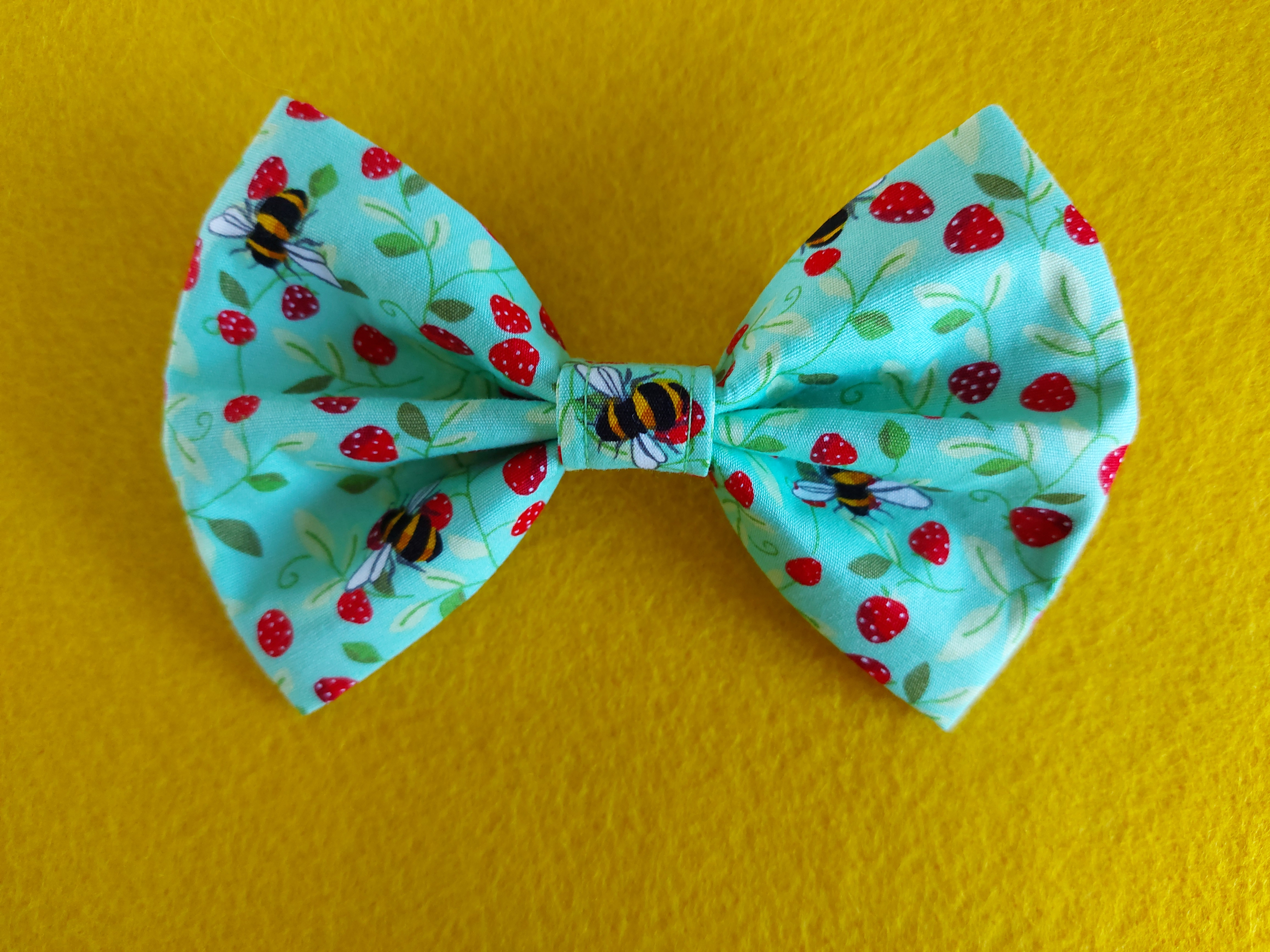 Straw-Bee Bow Tie