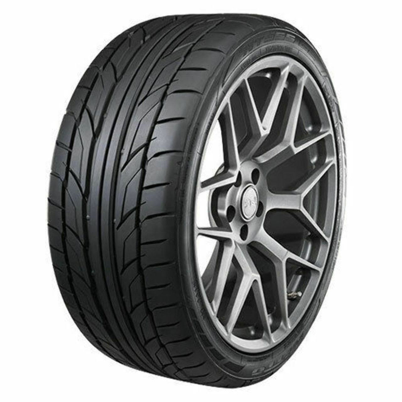 225/40R18 92W XL Nitto NT555 G2 Summer High Performance Tire 25.1 2254018
