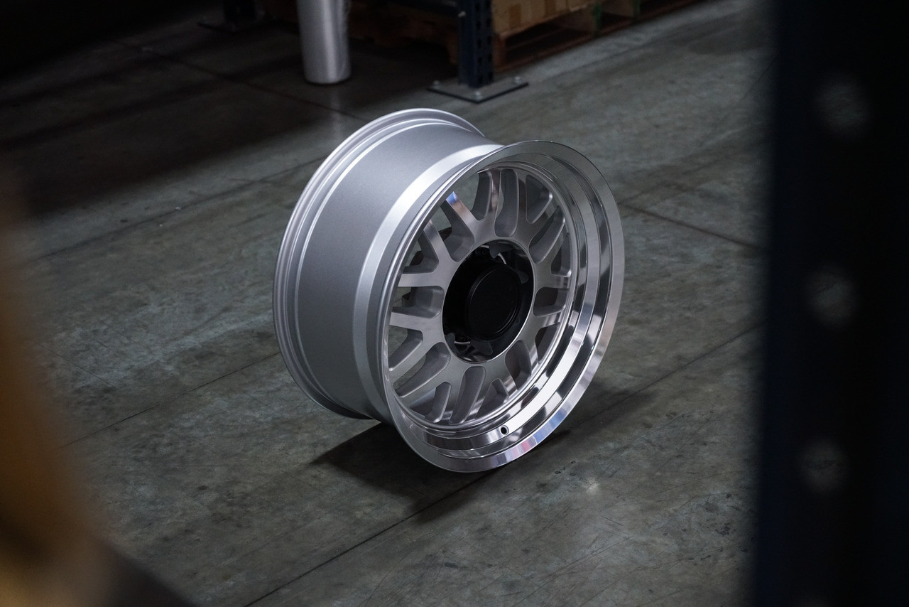 Black Rhino Delta 20x9.5 8x6.5 Gloss Silver Mirror Face & Lip Wheel 20" -18mm