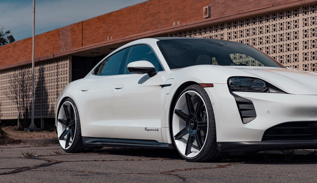 Rotiform  Fra 22x10 5x130 Gloss White Matte Black Spokes Wheel 22" 56mm Rotiform  Fra 22x10 5x130 Gloss White Matte Black Spokes Wheel 22" 56mm