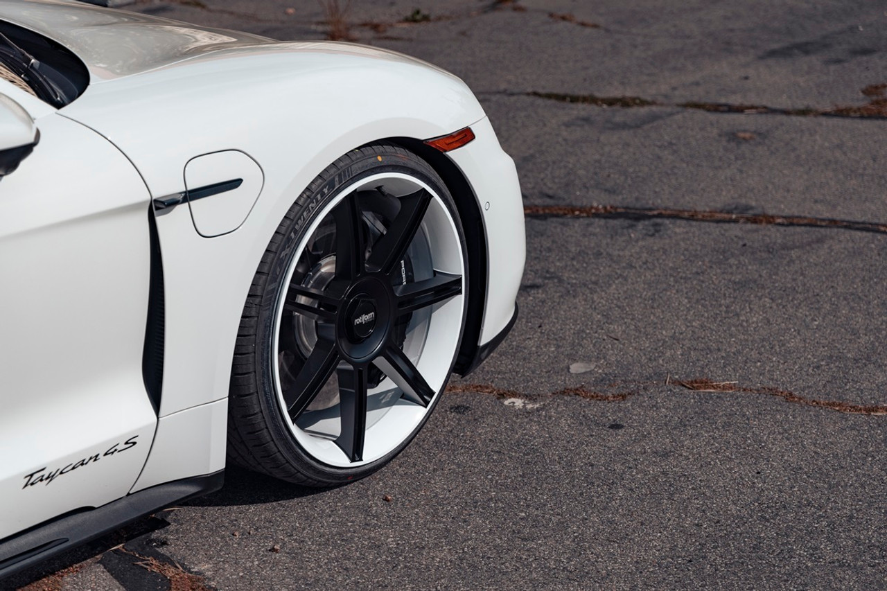 Rotiform  Fra 22x10 5x130 Gloss White Matte Black Spokes Wheel 22" 56mm Rotiform  Fra 22x10 5x130 Gloss White Matte Black Spokes Wheel 22" 56mm