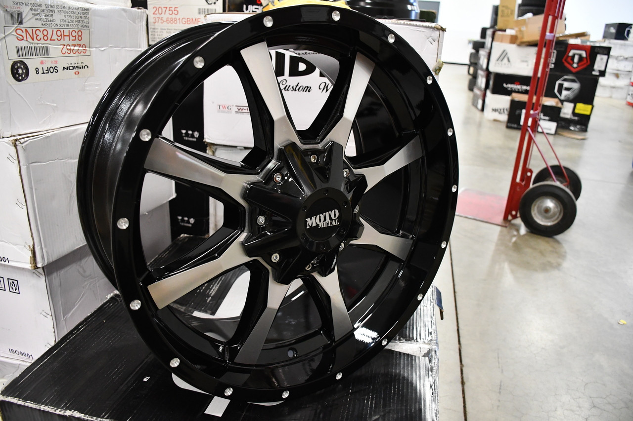 Moto Metal MO970 20x12 6x135 6x5.5 Gloss Black Machined Face Wheel 20" -44mm Rim