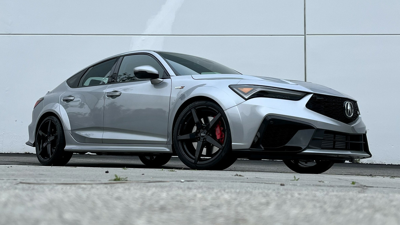 18" Voxx Modena Gloss Black 18x9 Wheel 5x120  30mm Rim