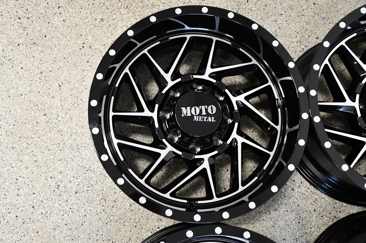 Moto Metal MO985 Breakout 20x12 6x5.5 Gloss Black Machined Wheel 20" -44mm Rim