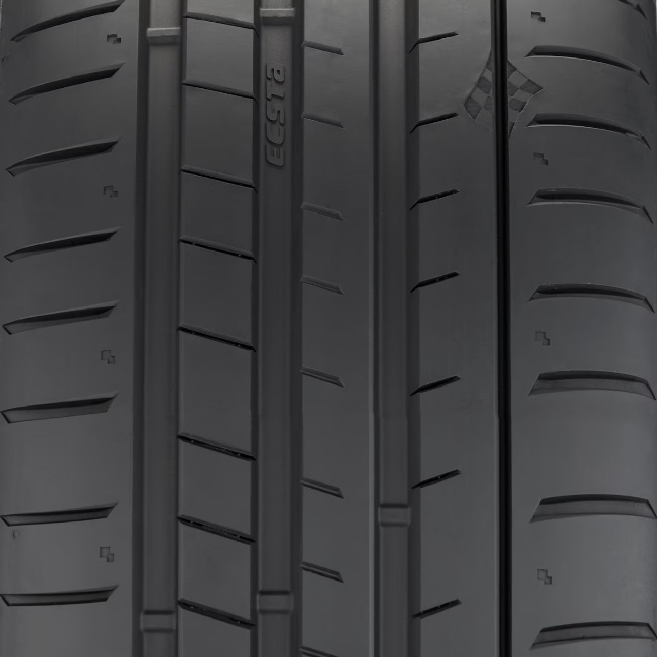 225/45ZR18XL Kumho Tires Ecsta PS91 Radial Tire 2254518 Ultra High Performance 95(Y)