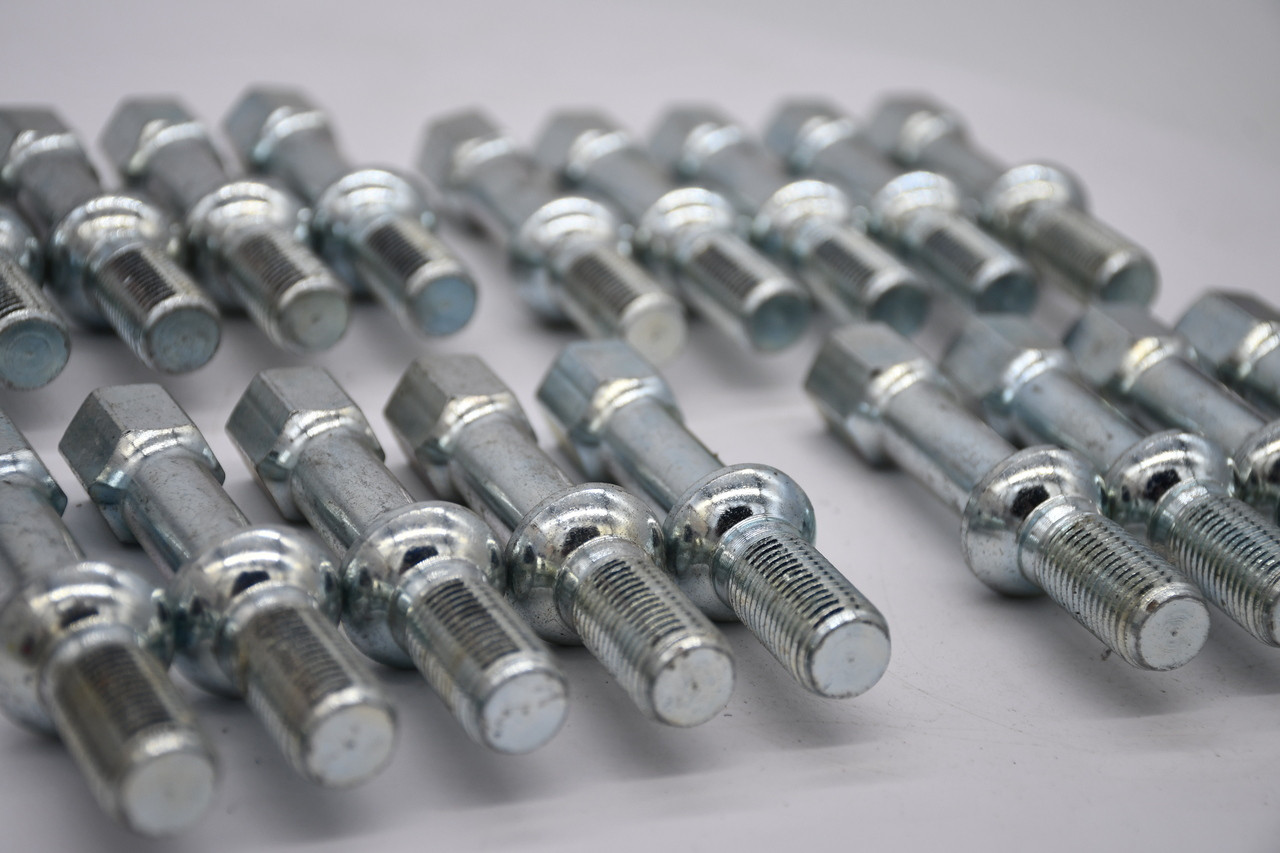 Extended lug bolts for Mercedes aftermarket wheels