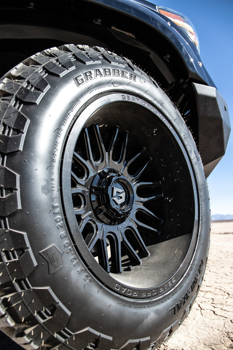 Set 4 20" Gear Off Road 766B Lumen 20x10 8x6.5 -12mm Gloss Black Truck Wheels