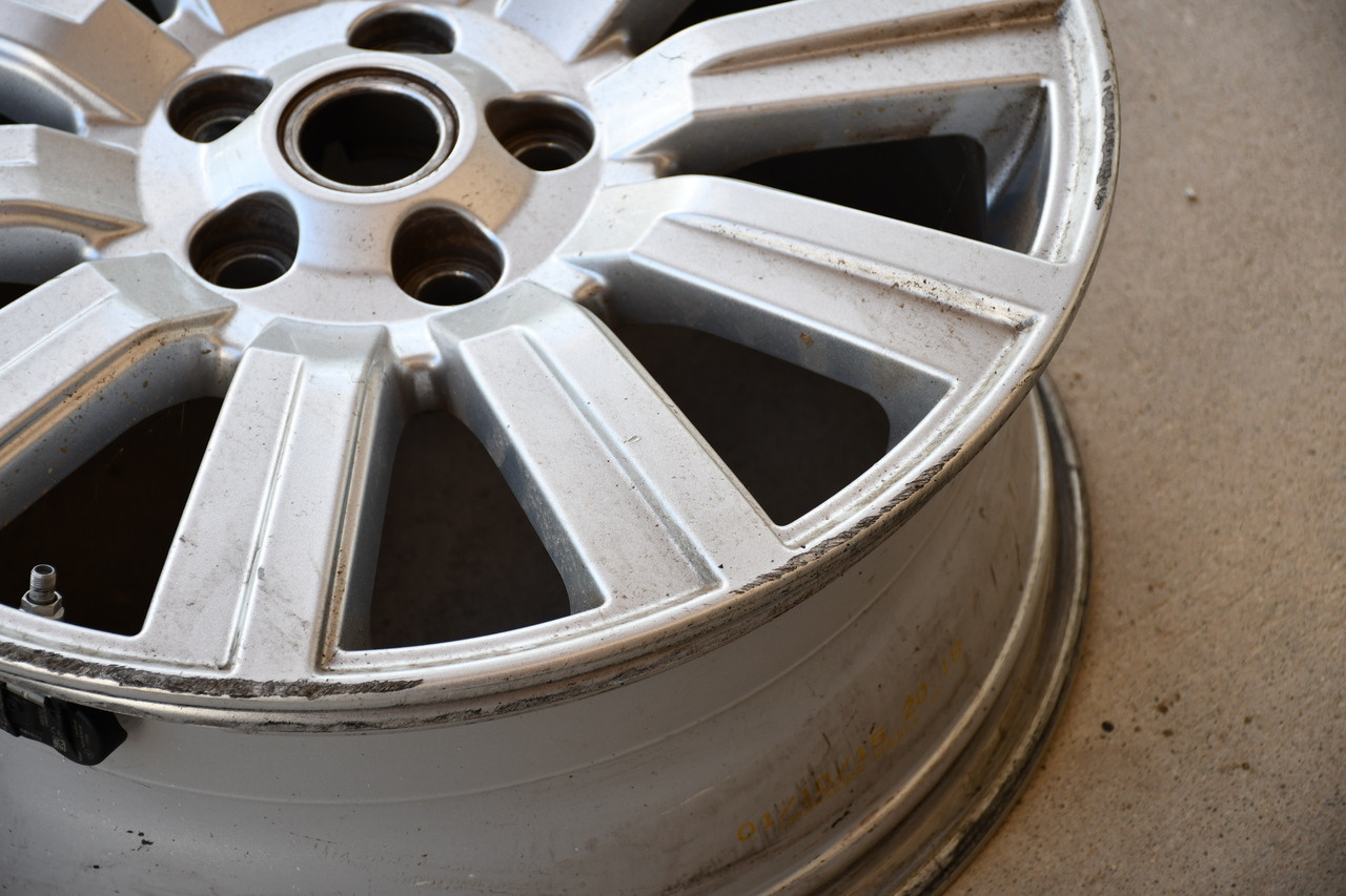 Single 19x8 Land Rover LR4 2012-2016 Silver Wheel 5x120 Rim Some Curb Rash