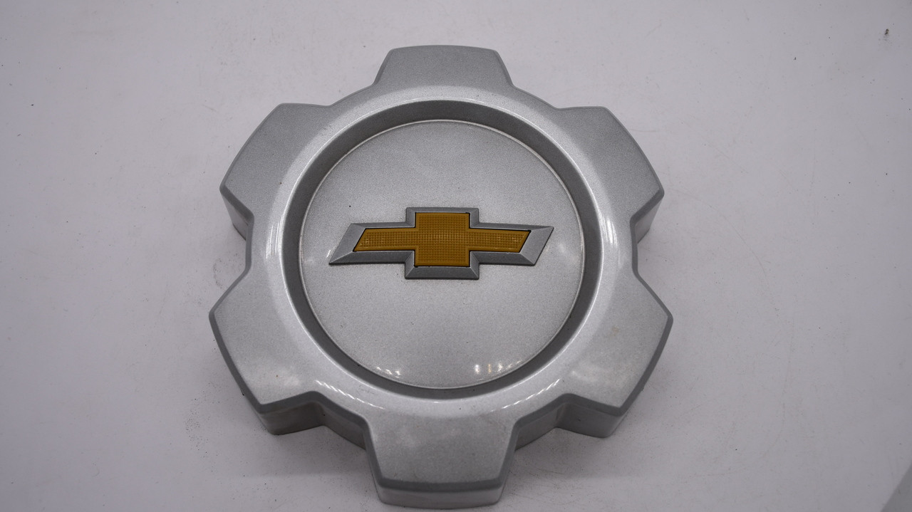 Chevrolet Colorado 22912448 silver 6.5 inch factory steel wheel center cap