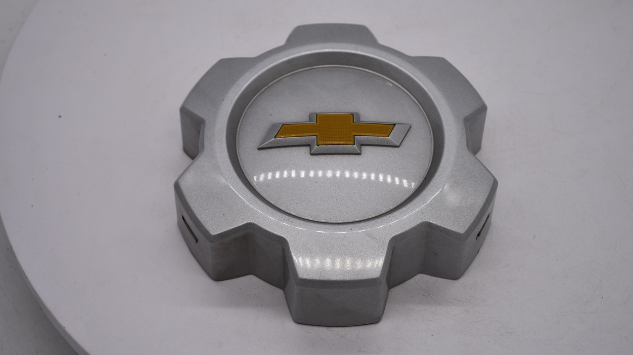 2016 2017 Chevy Colorado silver wheel hub cap GM 22912448