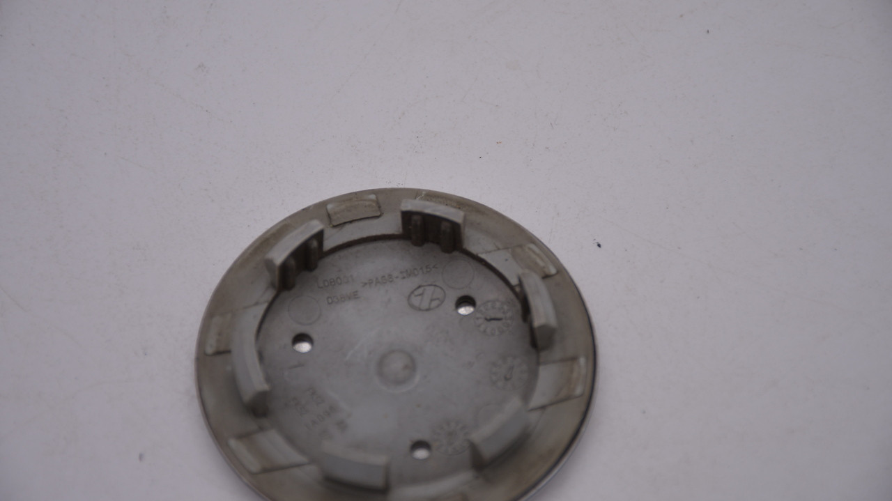 Land Rover FK52-1A096-AA center cap rear mounting tabs and identification