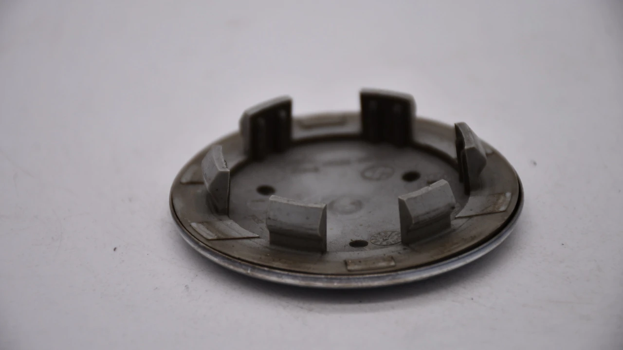Land Rover Silver Wheel Center Cap Hub Cap FK52-1A096-AA 2.375"