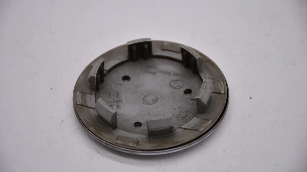 Land Rover Silver Wheel Center Cap Hub Cap FK52-1A096-AA 2.375"