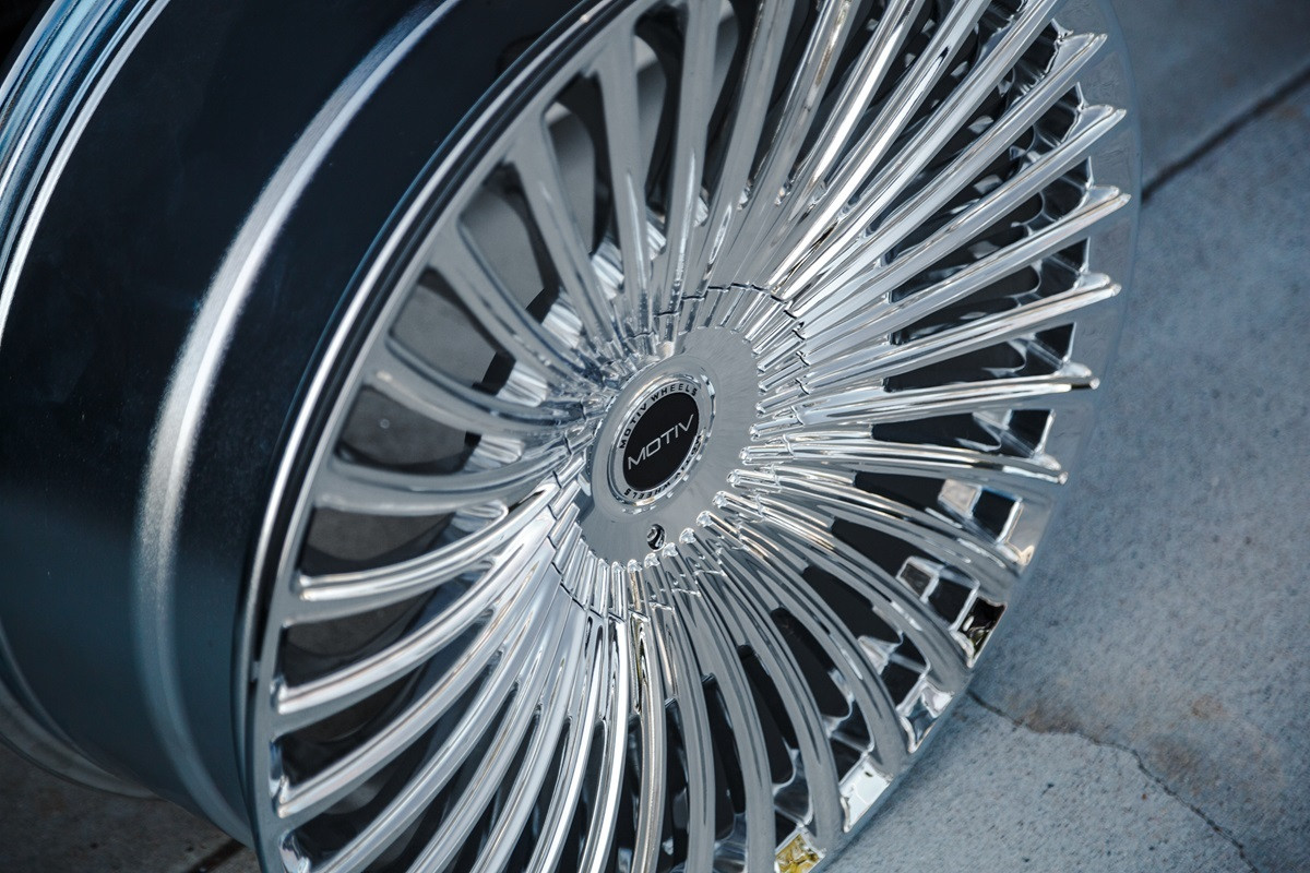 22" Motiv 438C Swerve 22x9 Chrome Wheel 6x135 6x5.5 Rim +25mm Truck Suv