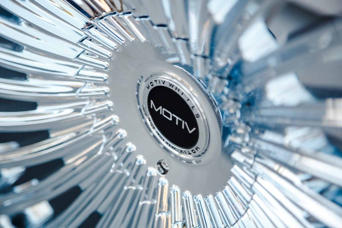 22" Motiv 438C Swerve 22x9 Chrome Wheel 6x135 6x5.5 Rim +25mm Truck Suv