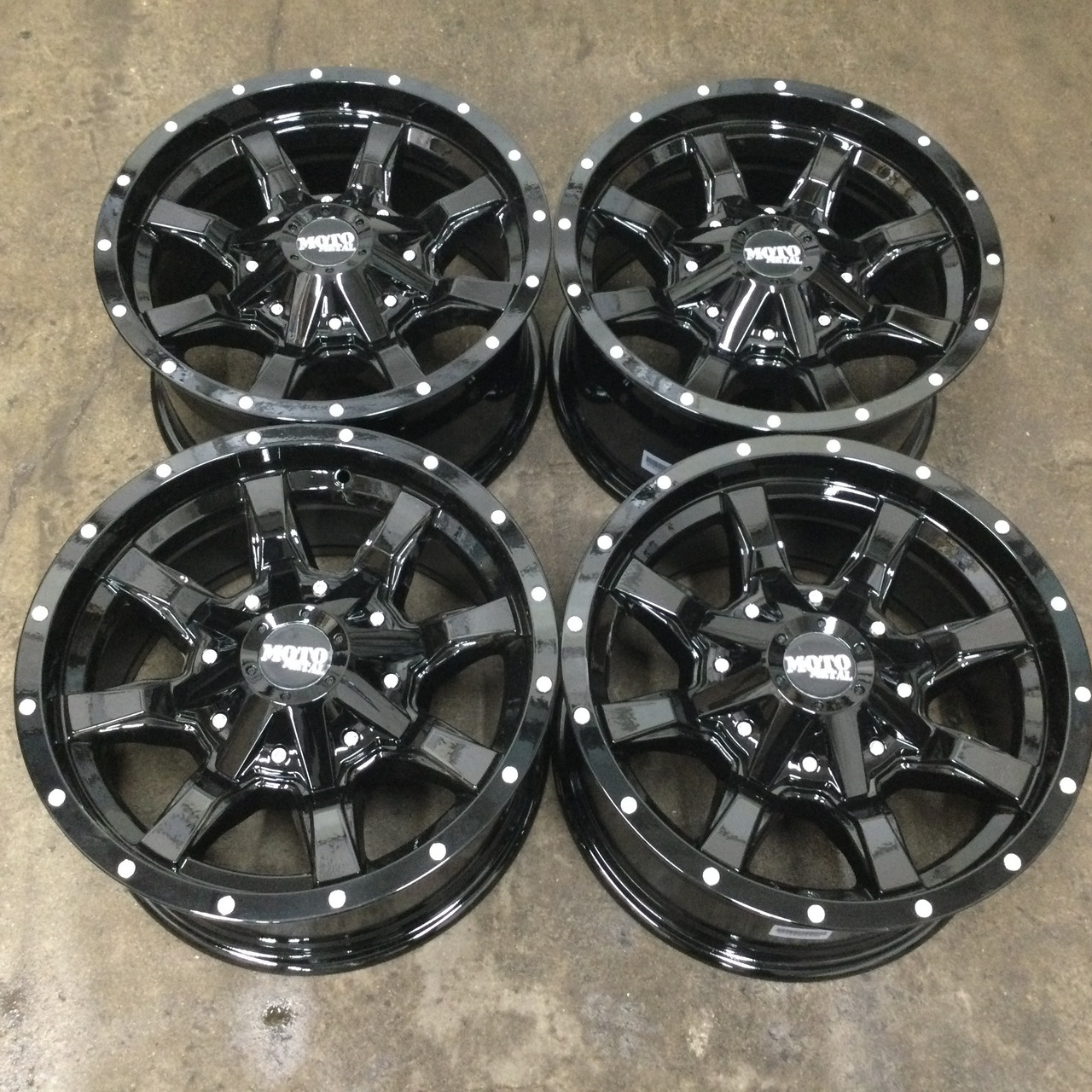 Set 4 Moto Metal MO970 20x10 8x6.5 Gloss Black With Milled Lip Wheels 20" -18mm
