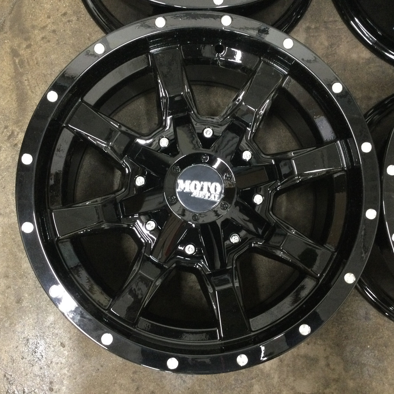 Set 4 Moto Metal MO970 20x10 8x6.5 Gloss Black With Milled Lip Wheels 20" -18mm