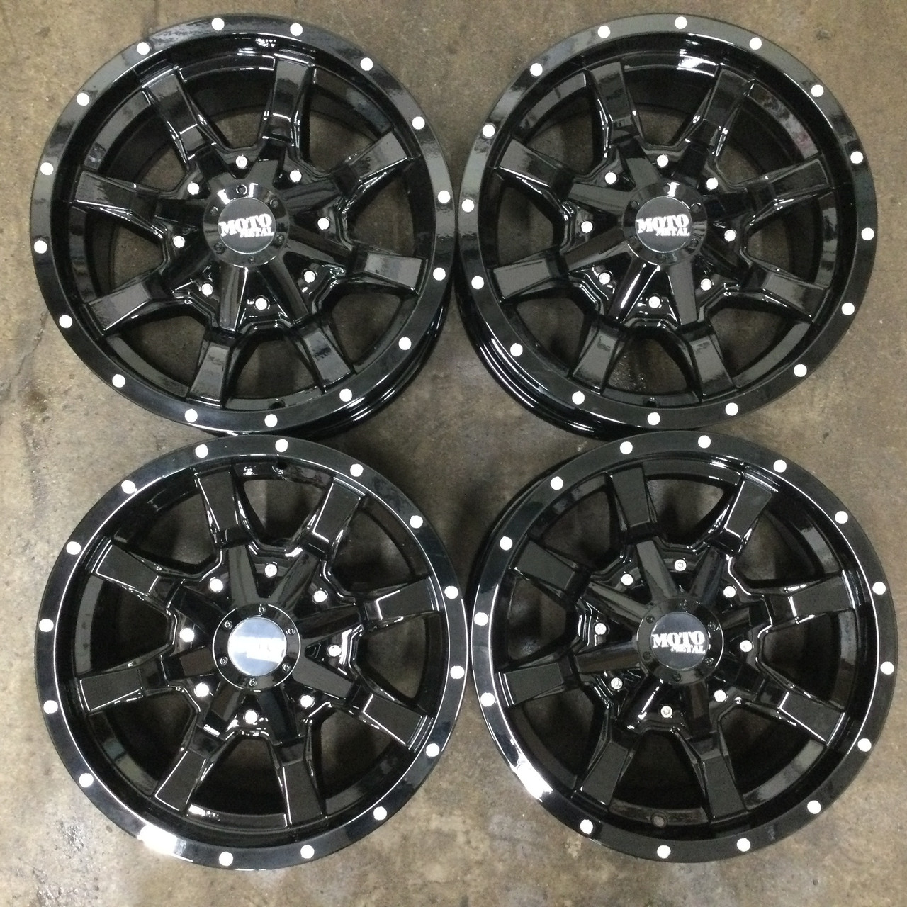 Set 4 Moto Metal MO970 20x10 8x6.5 Gloss Black With Milled Lip Wheels 20" -18mm