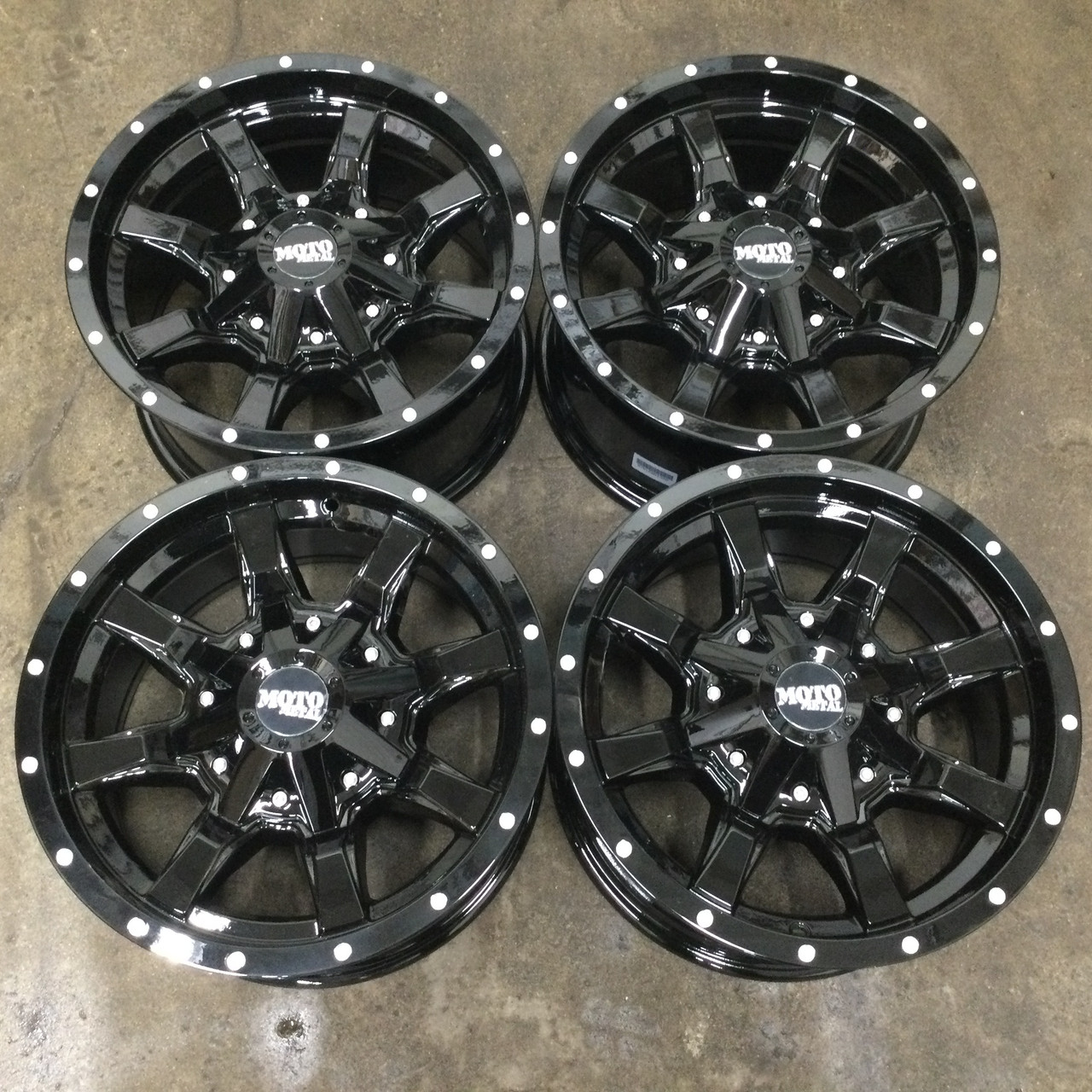 Set 4 Moto Metal MO970 20x10 8x6.5 Gloss Black With Milled Lip Wheels 20" -18mm