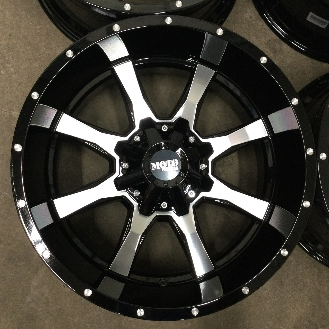 Set 4 20" Moto Metal MO970 20x10 5x5 5x5.5 Black Machined Face Wheels -24mm Rims