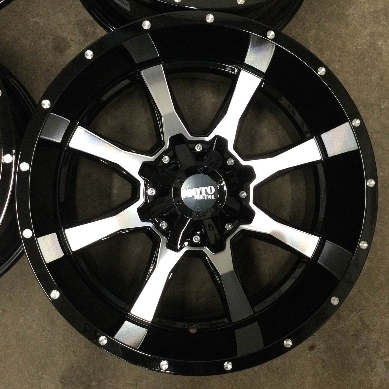 Set 4 20" Moto Metal MO970 20x10 5x5 5x5.5 Black Machined Face Wheels -24mm Rims