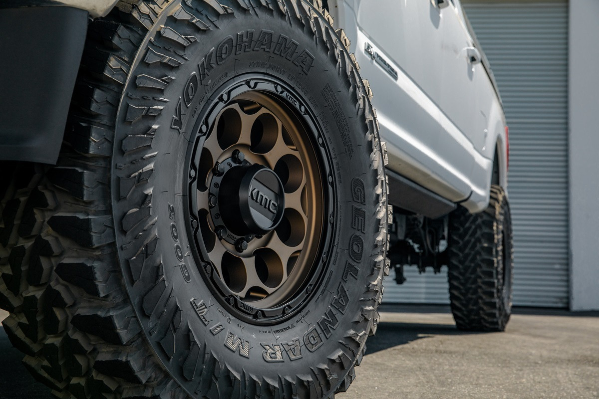 Set 4 KMC KM541 Dirty Harry 17x8.5 5x5 Matte Bronze Black Lip