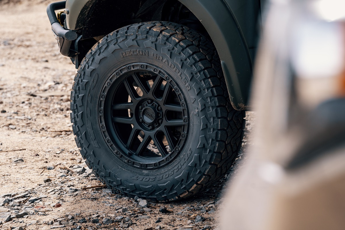 Set 4 KMC KM544 Mesa 17x9 5x5 Satin Black With Gloss Black Lip Wheels 17" 18mm