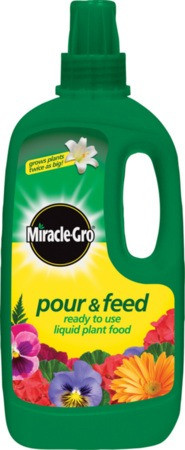 Scotts MiracleGro Pour & Feed 3 Litres 016940