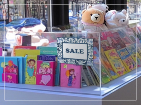 Why Acrylic Signs with Suction Cups are a Game-Changer for Window Displays