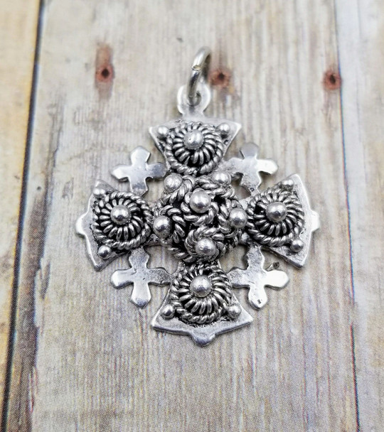 Crusaiders Bali Pebbled Sterling Silver Cross Pendant Necklace med