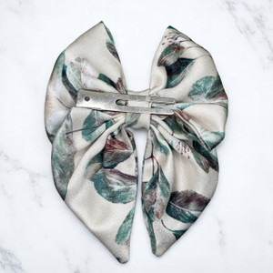A beautiful Earthy Botanical Print Medium Silky Satin Pigtail Bow by Tuhil Threads, measuring 10cm x 12cm. Shop Tuhil Threads hair accessories. A beautiful Earthy Botanical Print Medium Silky Satin Pigtail Bow by Tuhil Threads, measuring 10cm x 12cm. Shop Tuhil Threads hair accessories.