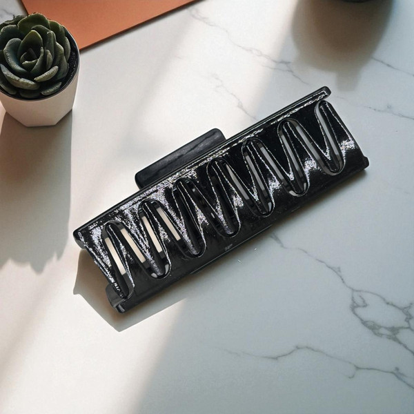 Black plastic claw hair clip 8.5cm - Tuhil Threads
