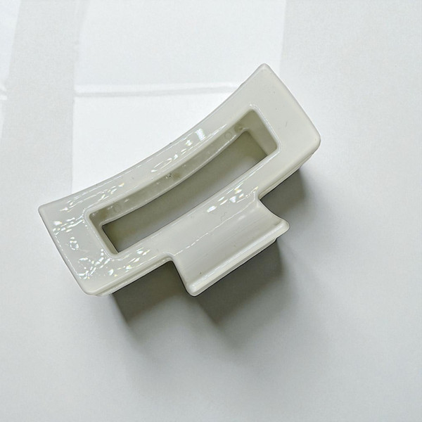 Cream white plastic claw hair clip 8.5cm - Tuhil Threads