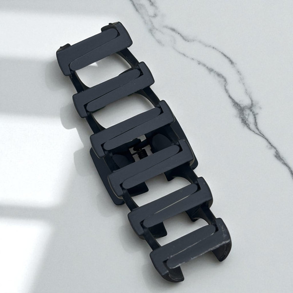 Black spiral plastic claw hair clip 11cm - Tuhil Threads Black spiral plastic claw hair clip 11cm - Tuhil Threads