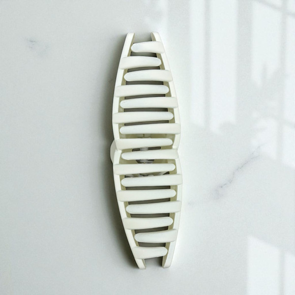 Cream twisted plastic claw hair clip 11cm - Tuhil Threads Cream twisted plastic claw hair clip 11cm - Tuhil Threads