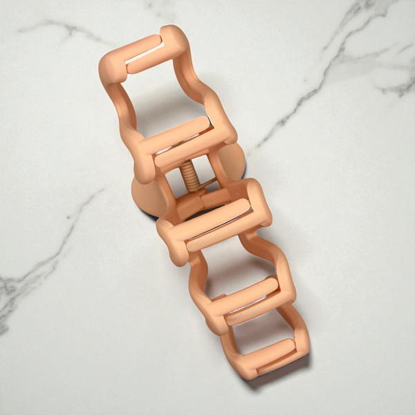 Coral Peach wavy zig-zag plastic claw hair clip 10.5cm - Tuhil Threads Coral Peach wavy zig-zag plastic claw hair clip 10.5cm - Tuhil Threads