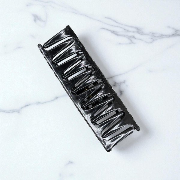 Black and white leopard print claw clip 8.5cm  - Tuhil Threads Black and white leopard print claw clip 8.5cm  - Tuhil Threads