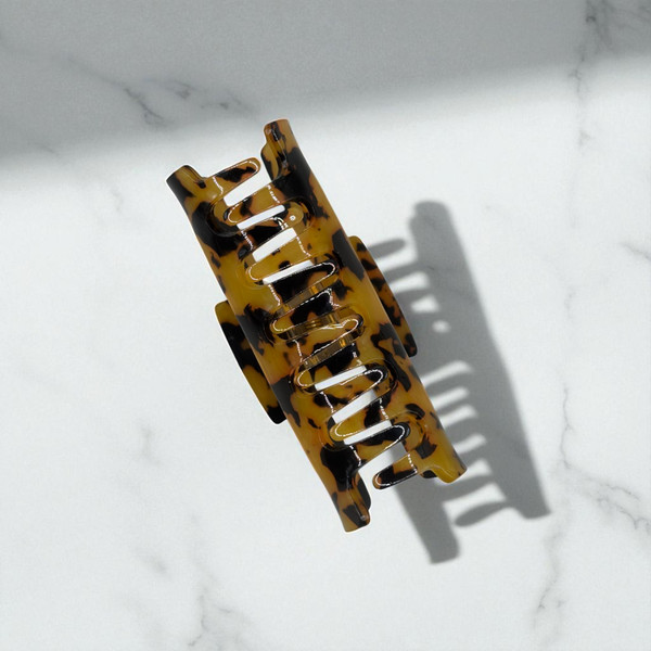 Rich Amber Tortoise Acrylic Hair Claw Clip 8.0cm -Tuhil Threads. Rich Amber Tortoise Acrylic Hair Claw Clip 8.0cm -Tuhil Threads.