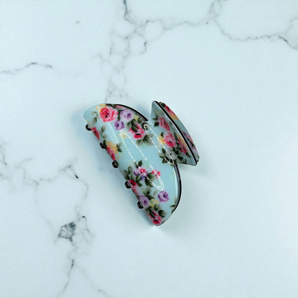Vintage Rose Floral Acrylic Claw Clip - 6.5cm (Light Blue) Vintage Rose Floral Acrylic Claw Clip - 6.5cm (Light Blue)