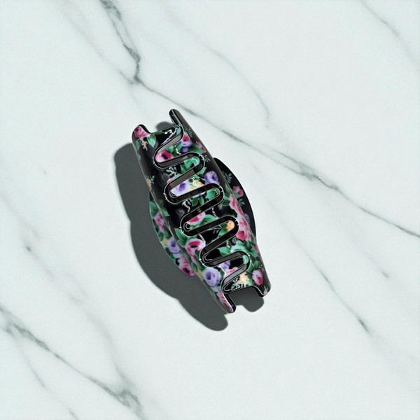 Vintage Rose Floral Acrylic Claw Clip - 6.5cm (Black). Shop at Tuhil Threads. Vintage Rose Floral Acrylic Claw Clip - 6.5cm (Black). Shop at Tuhil Threads.