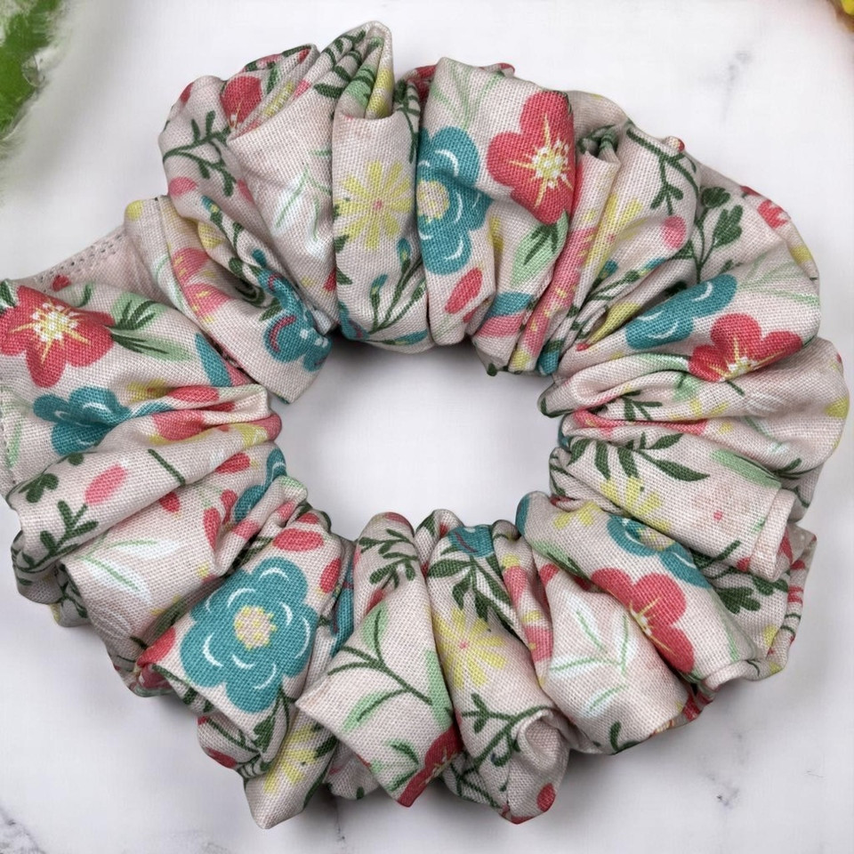 Tuhil Threads Medium Pale Pink Ditsy Floral John Louden Cotton Scrunchie. Shop Tuhil Threads hair accessories.