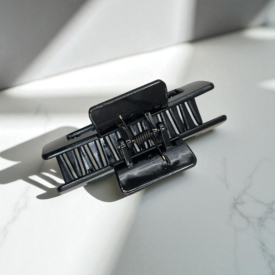Black plastic claw hair clip 8.5cm - Tuhil Threads Black plastic claw hair clip 8.5cm - Tuhil Threads