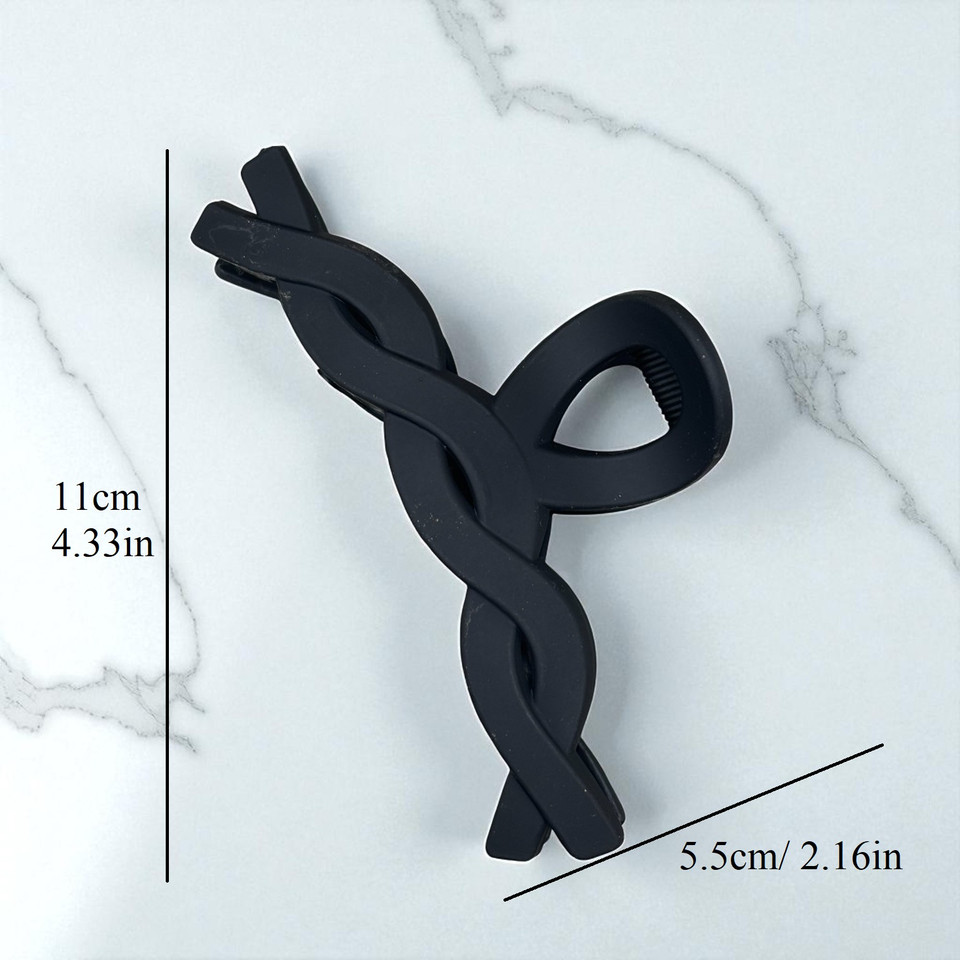 Black twisted plastic claw hair clip 11cm - Tuhil Threads Black twisted plastic claw hair clip 11cm - Tuhil Threads